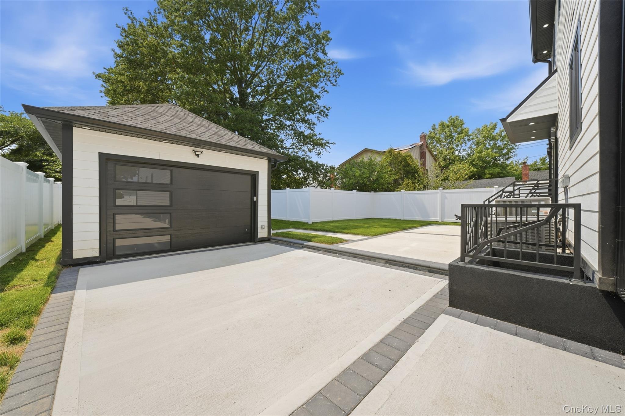 Single Family Surrey Lane Nassau County, NY 11580, MLS-1017521-25