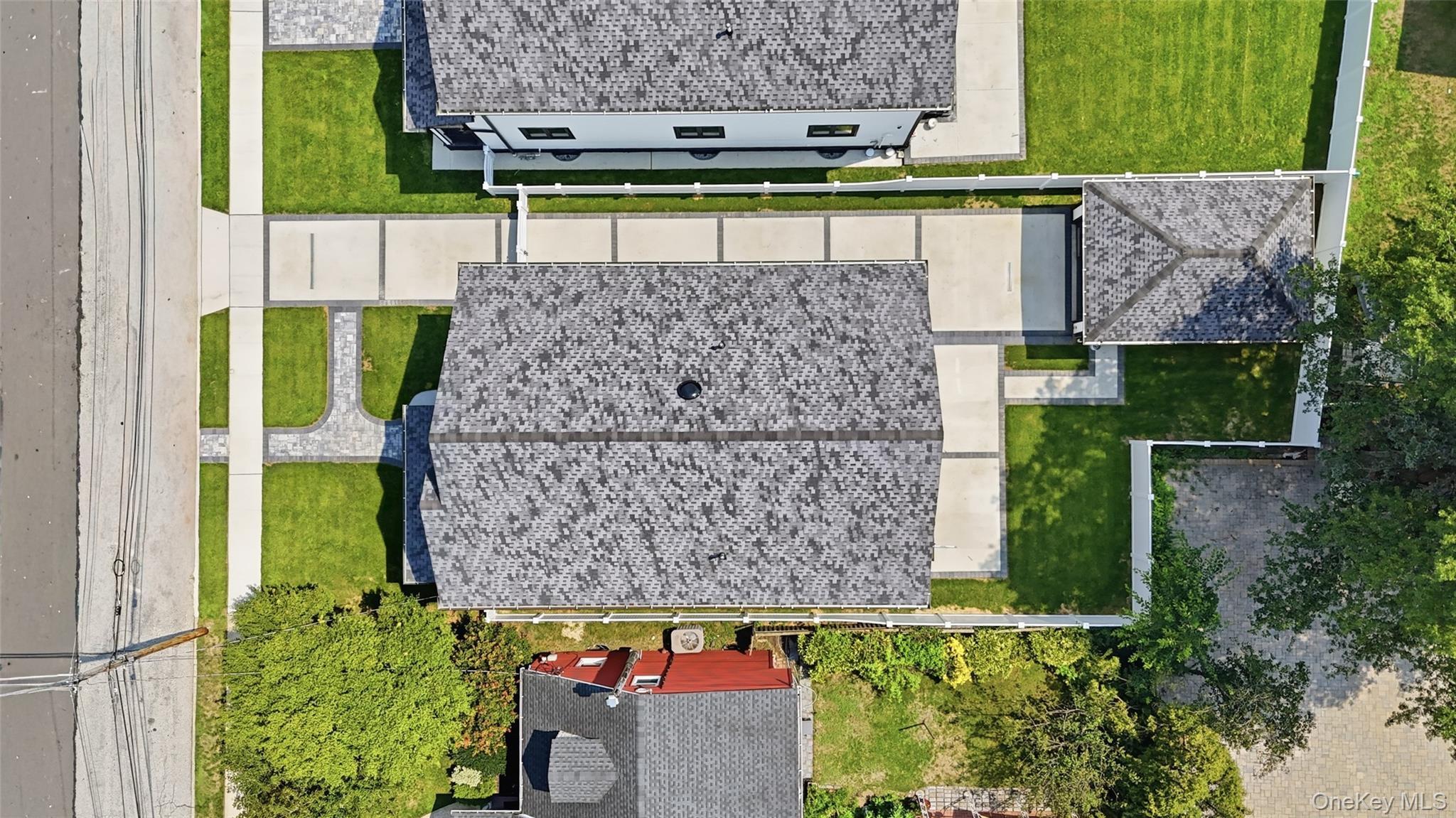 Single Family Surrey Lane  Nassau County, NY 11580, MLS-1017521-28