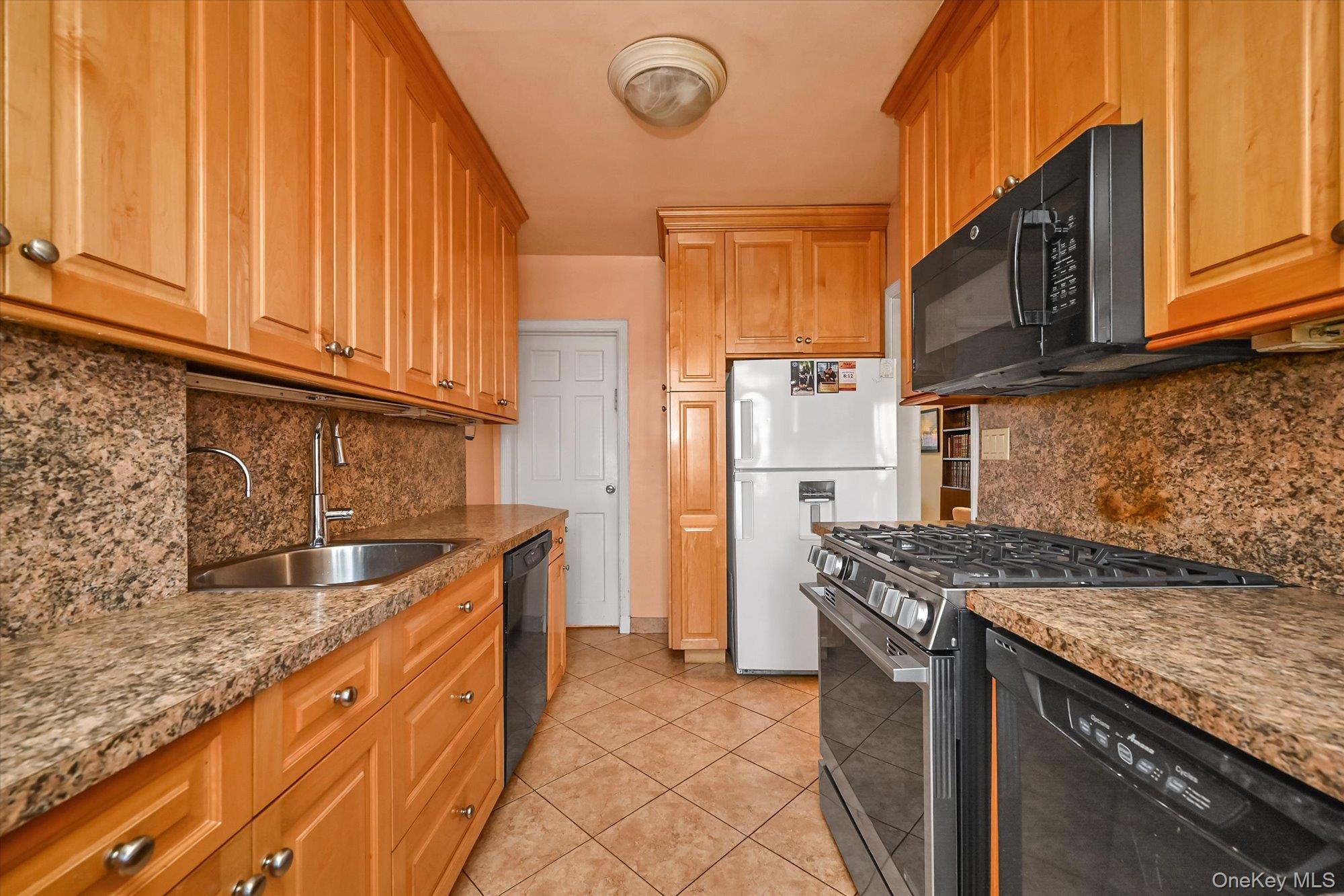 Single Family 71st Road  Queens, NY 11367, MLS-1017552-7