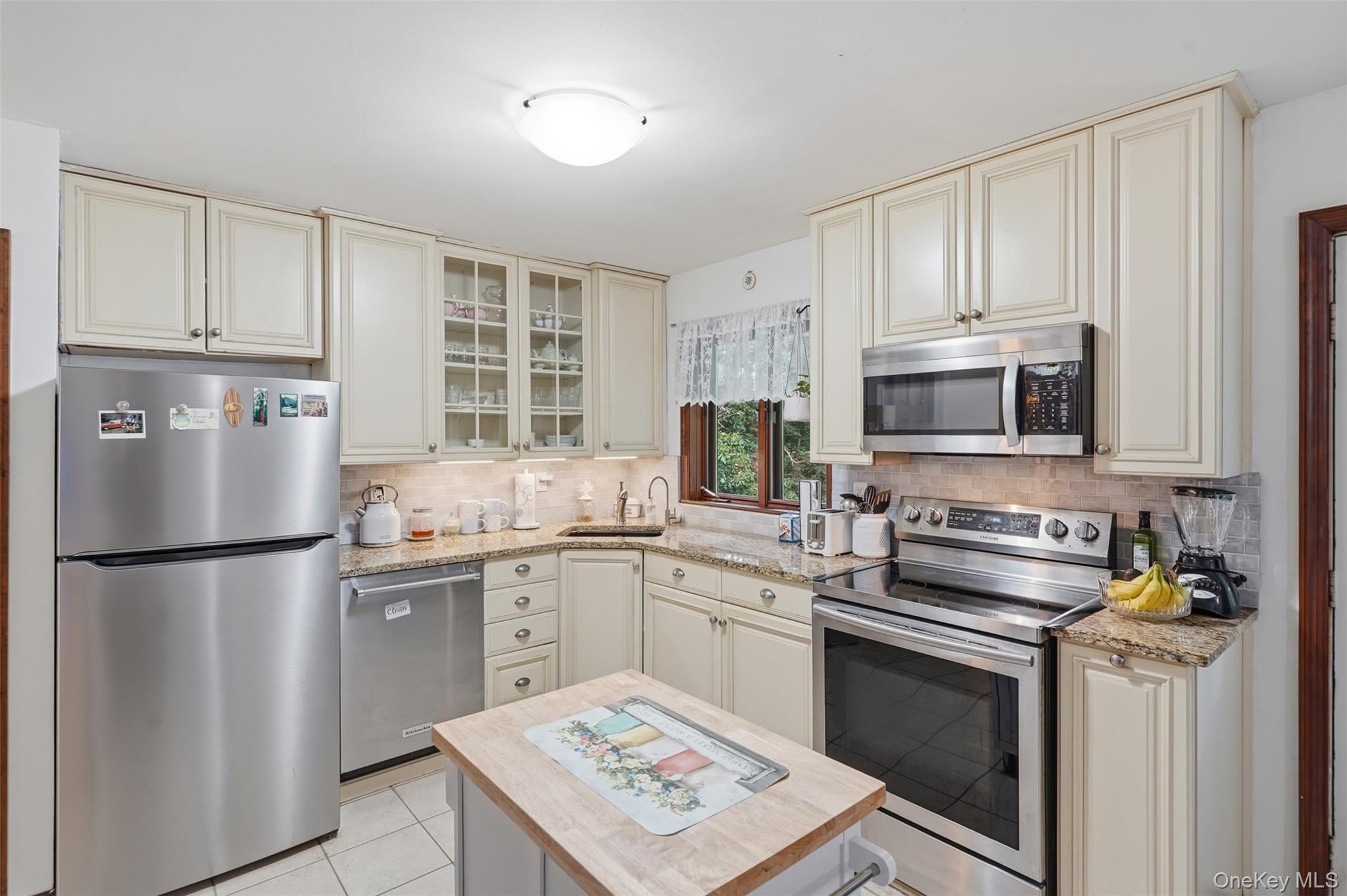 Single Family Roxanne Boulevard Ulster County, NY 12528, MLS-1017607-12