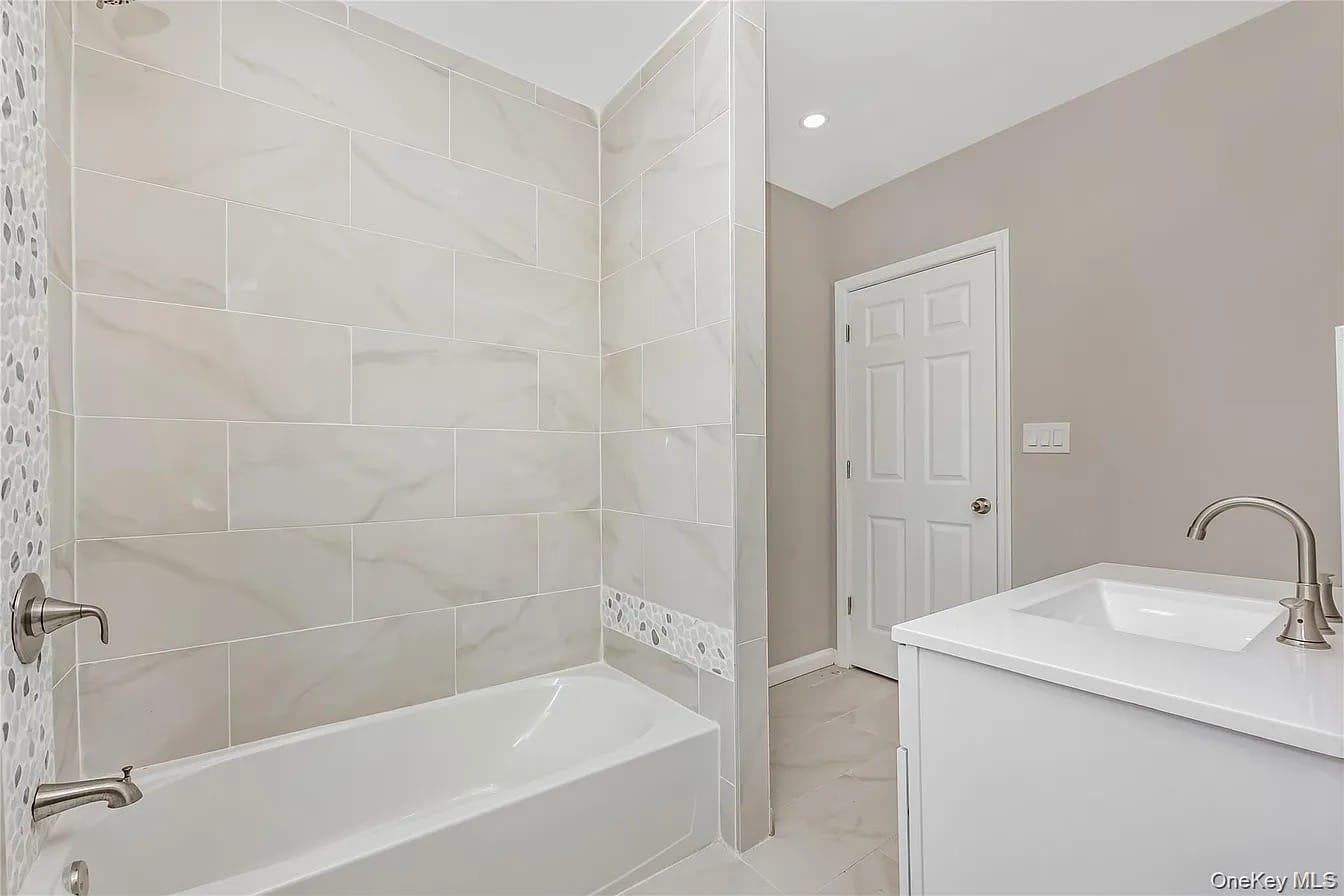 Single Family Continental Hill  Nassau County, NY 11542, MLS-1017722-10