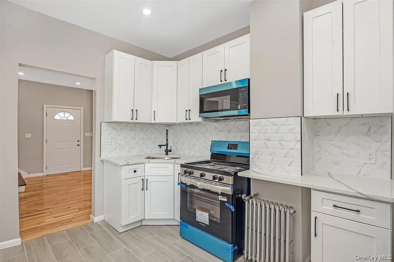 Single Family Continental Hill  Nassau County, NY 11542, MLS-1017722-12