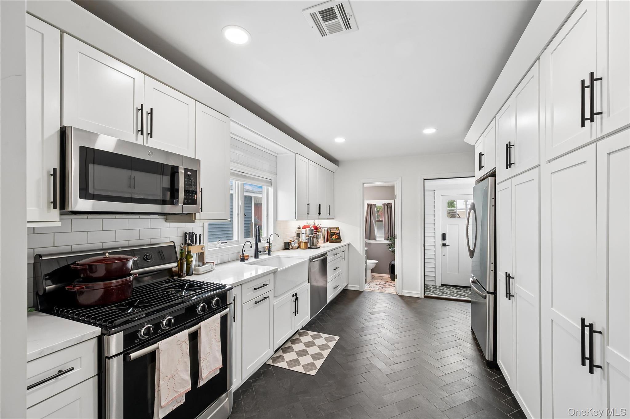 Single Family Park Avenue  Suffolk County, NY 11702, MLS-1017814-5