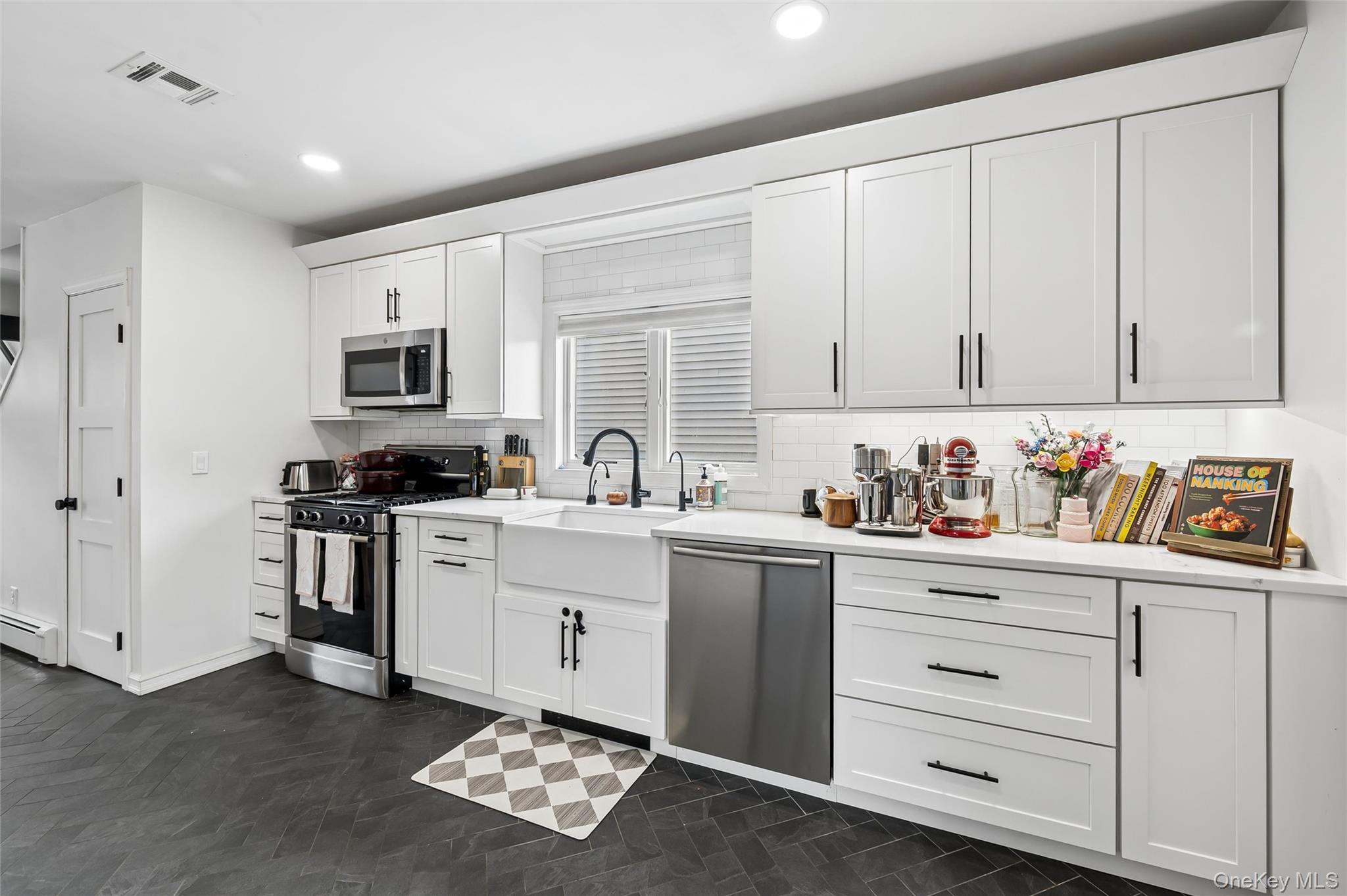 Single Family Park Avenue  Suffolk County, NY 11702, MLS-1017814-6