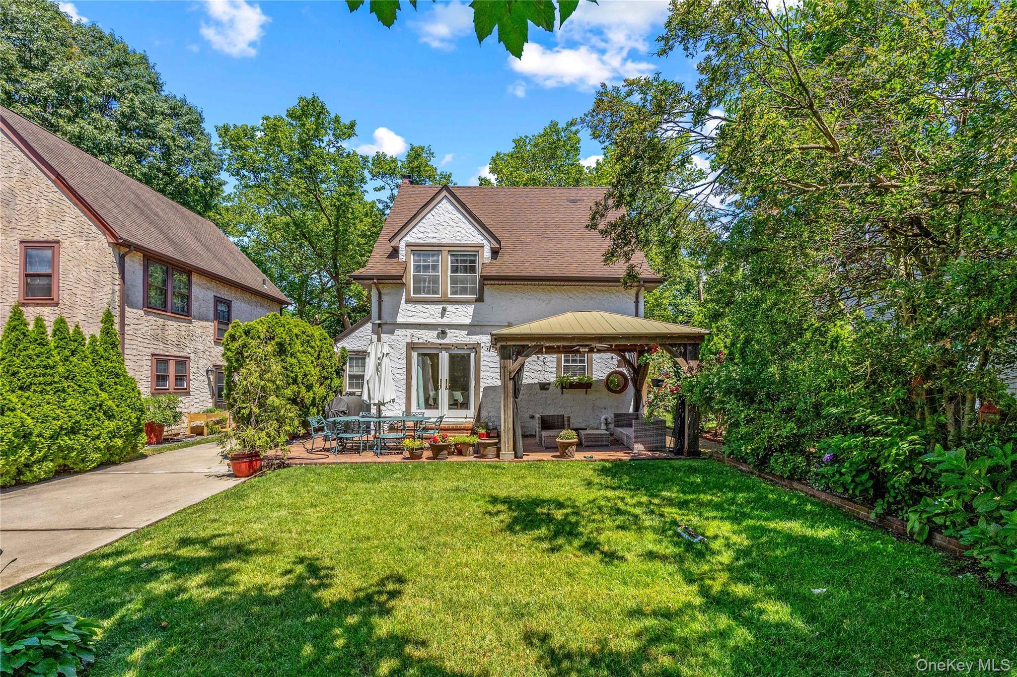 Single Family Superior Road Nassau County, NY 11001, MLS-1017856-16