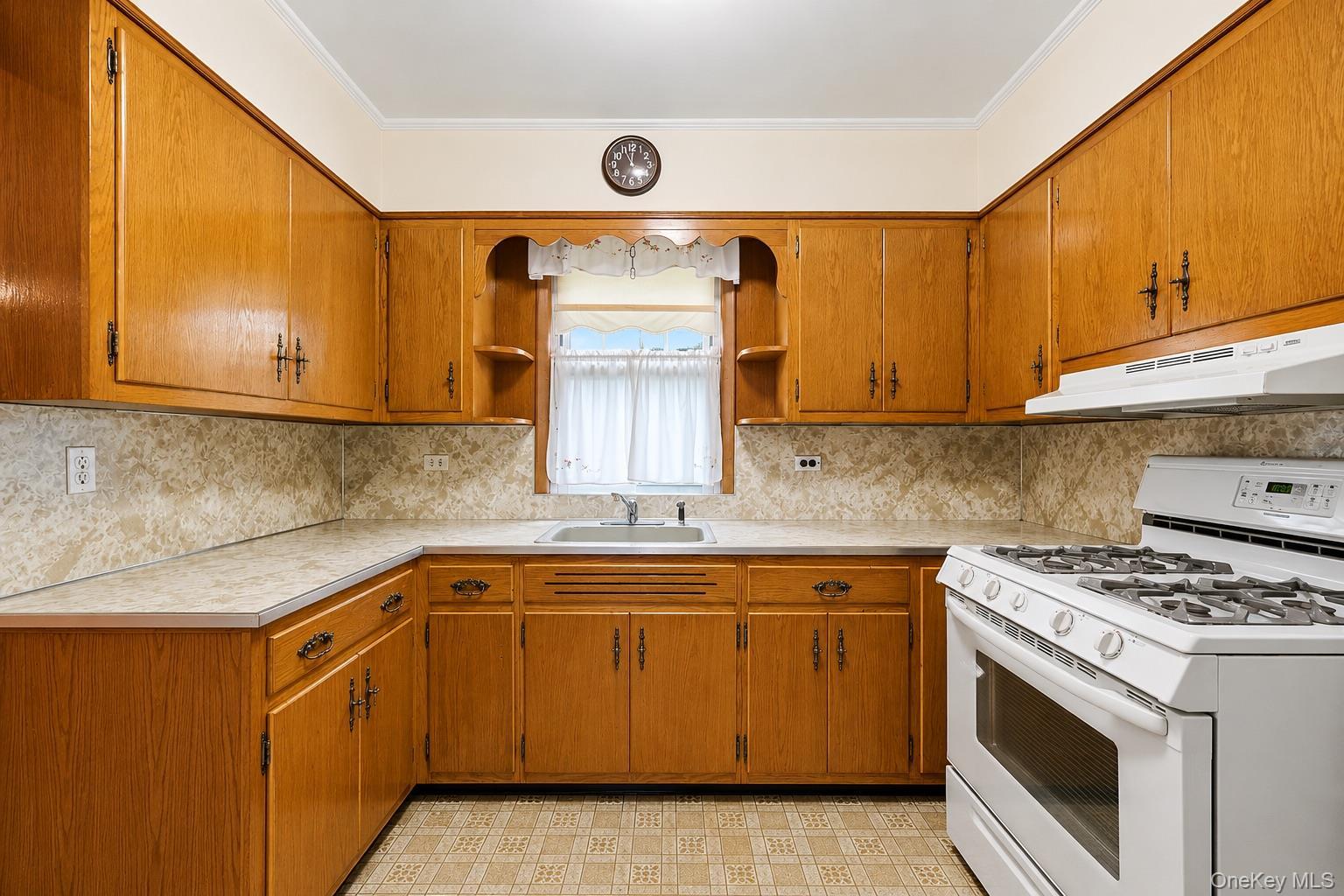 Single Family E 238th Street Bronx, NY 10470, MLS-1017907-11