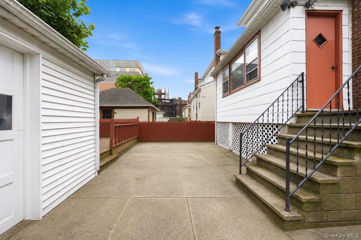 Single Family E 238th Street Bronx, NY 10470, MLS-1017907-27