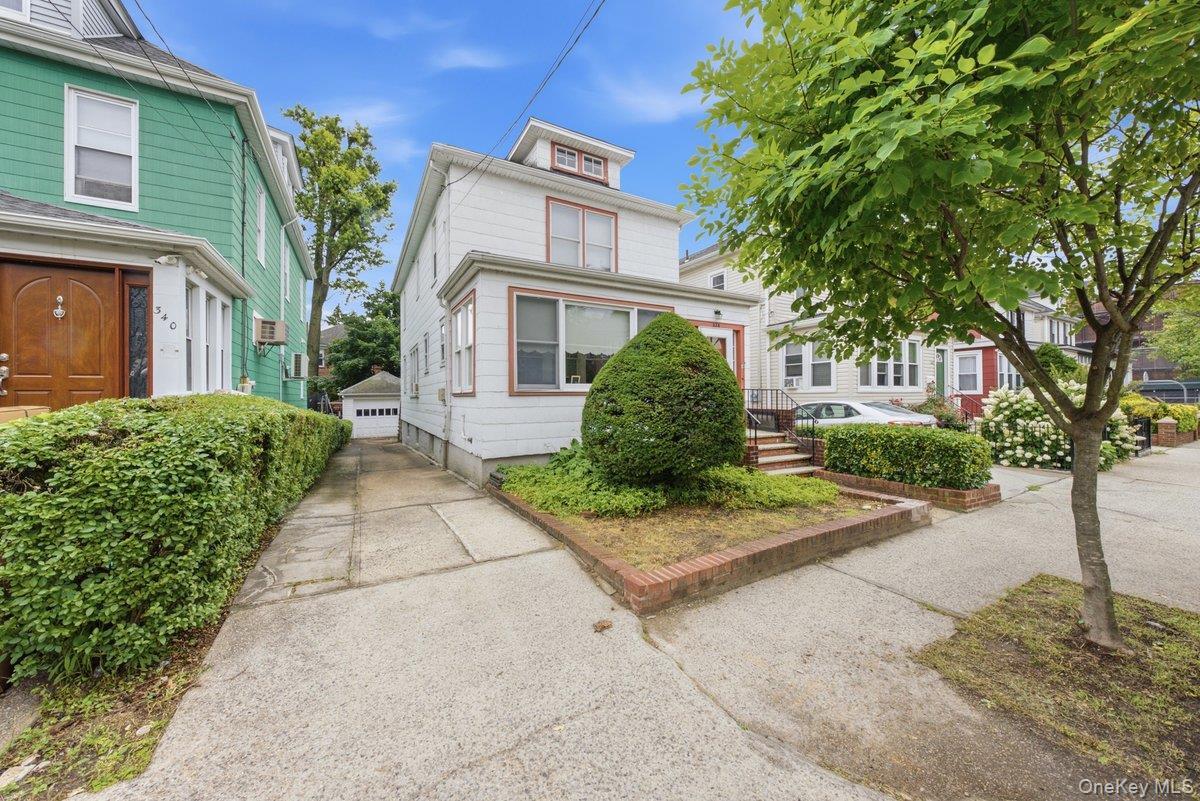 Single Family E 238th Street Bronx, NY 10470, MLS-1017907-3