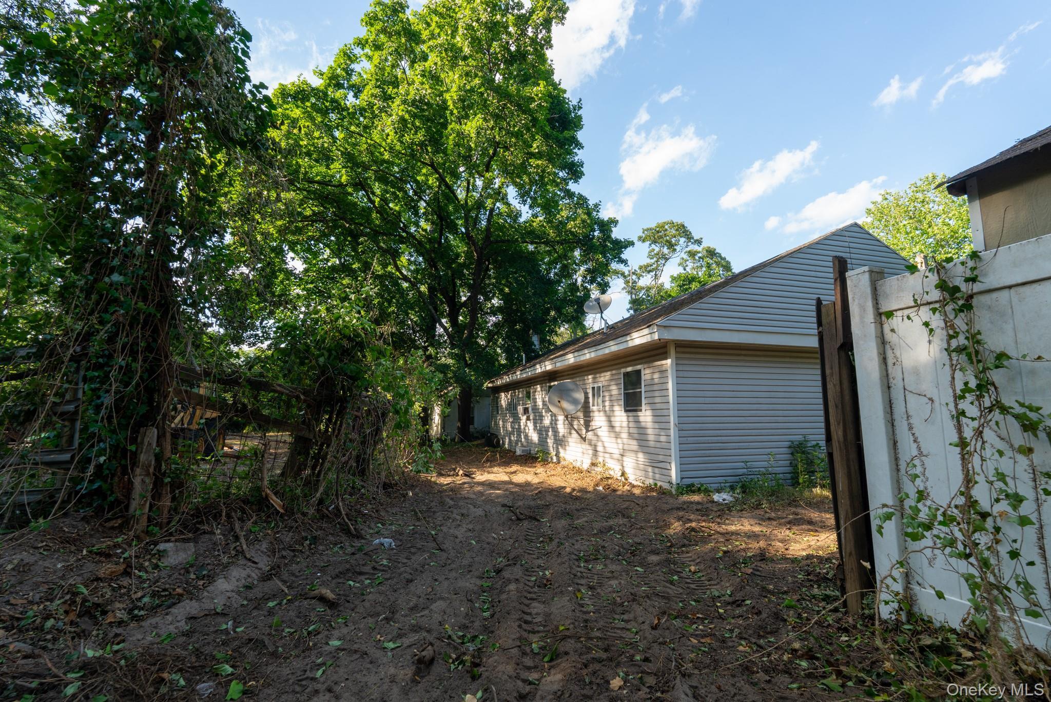 Single Family Smithtown Boulevard  Suffolk County, NY 11767, MLS-1017932-17