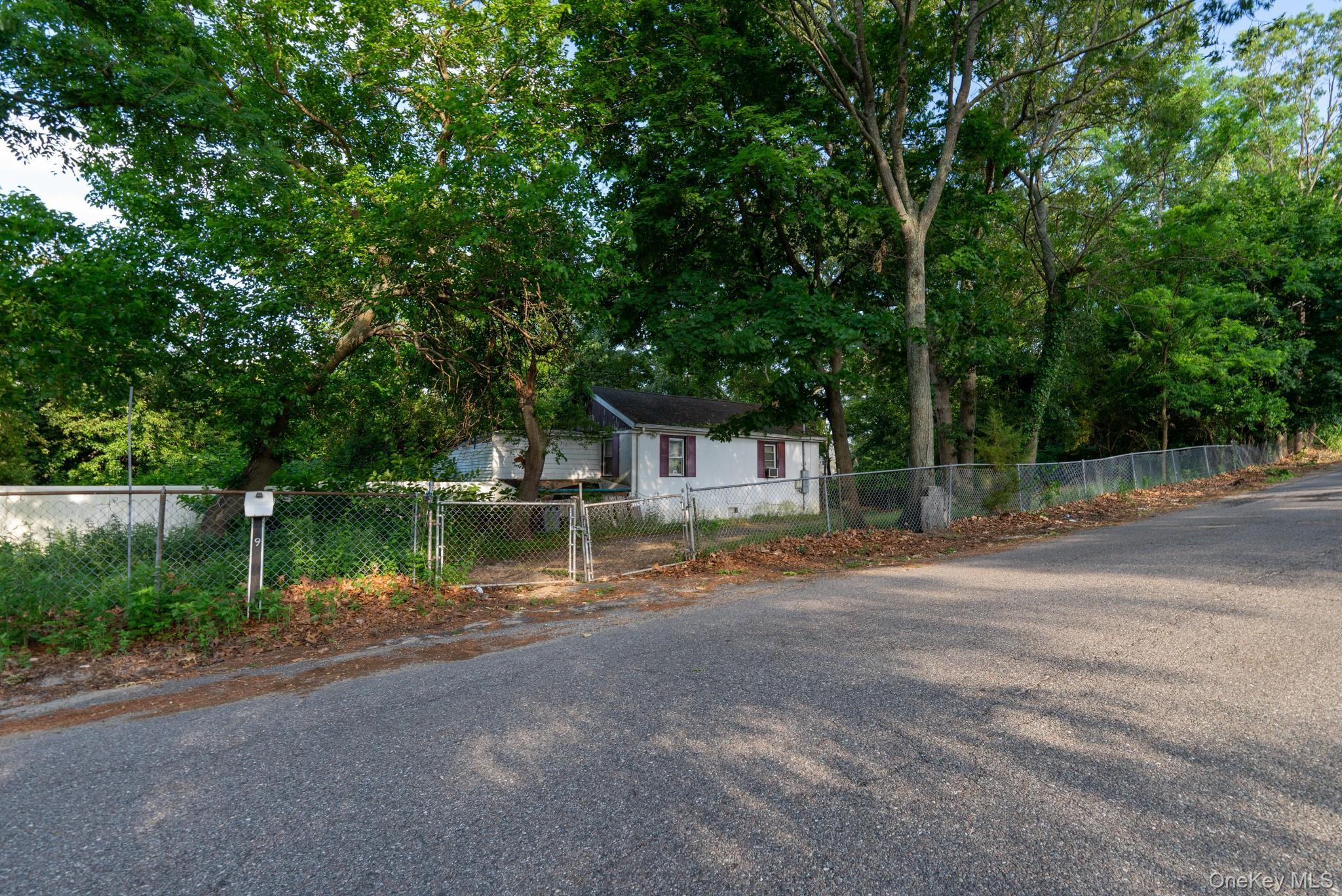 Single Family Smithtown Boulevard  Suffolk County, NY 11767, MLS-1017932-38