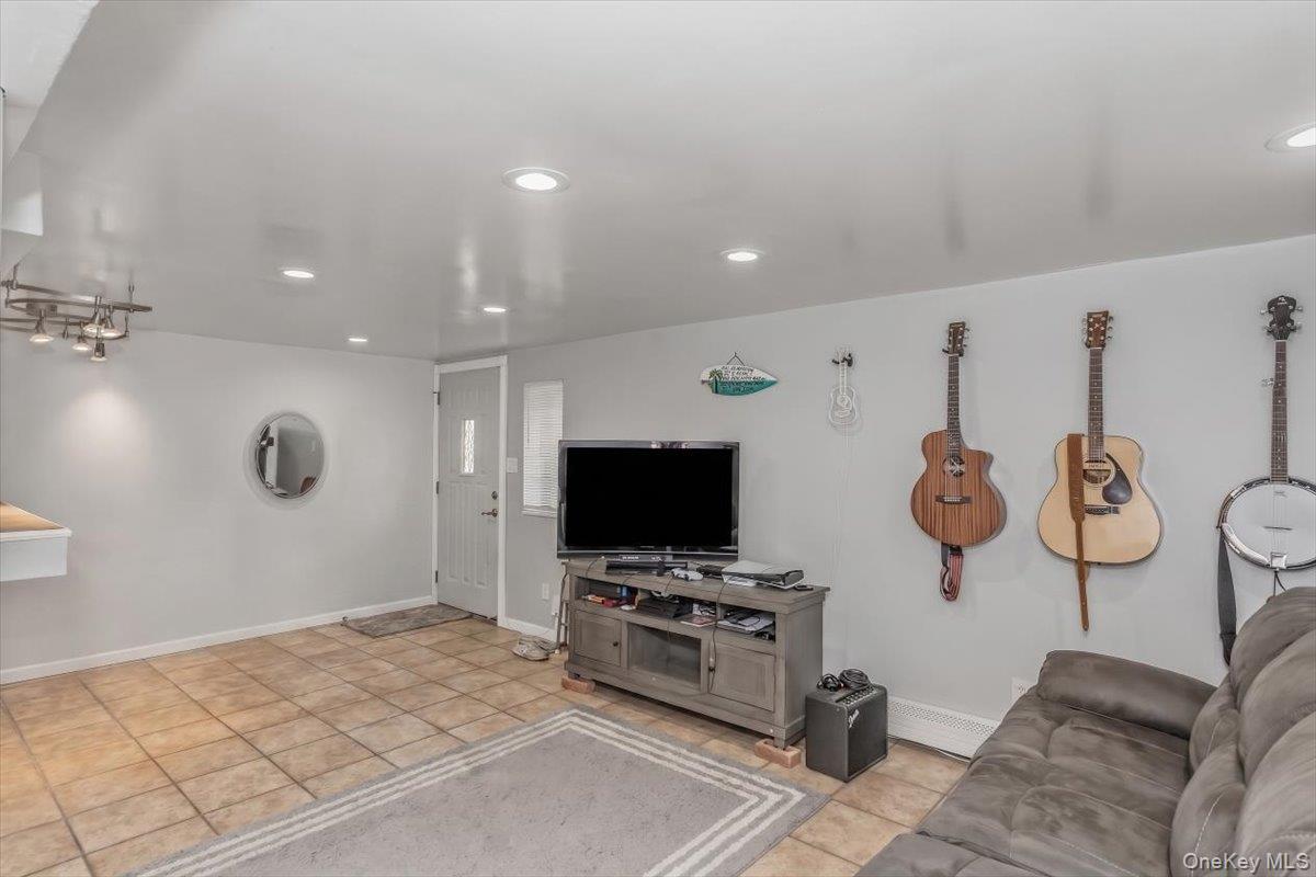 Single Family Rawlins Avenue Bronx, NY 10465, MLS-1017978-26