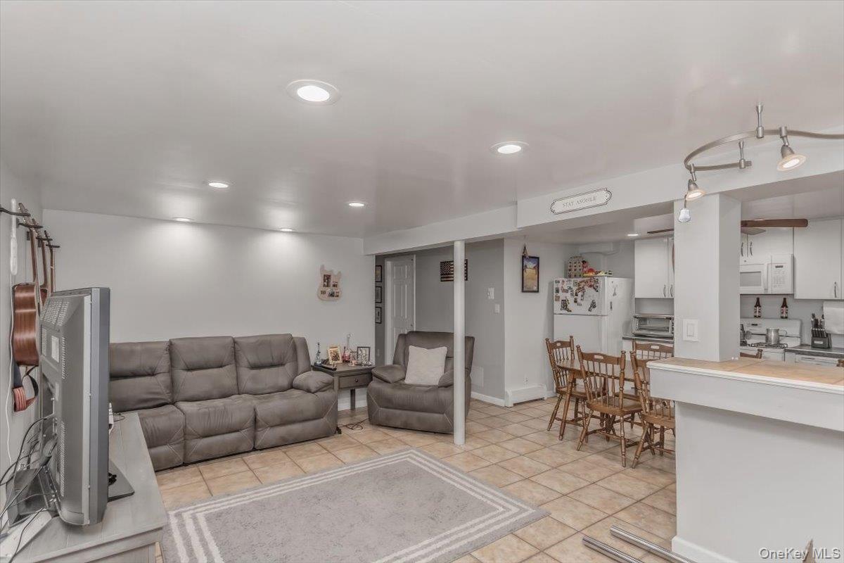 Single Family Rawlins Avenue Bronx, NY 10465, MLS-1017978-27
