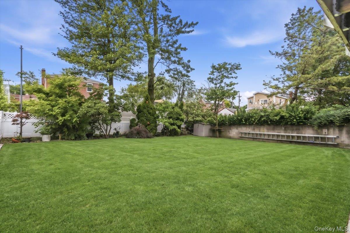 Single Family Rawlins Avenue Bronx, NY 10465, MLS-1017978-3