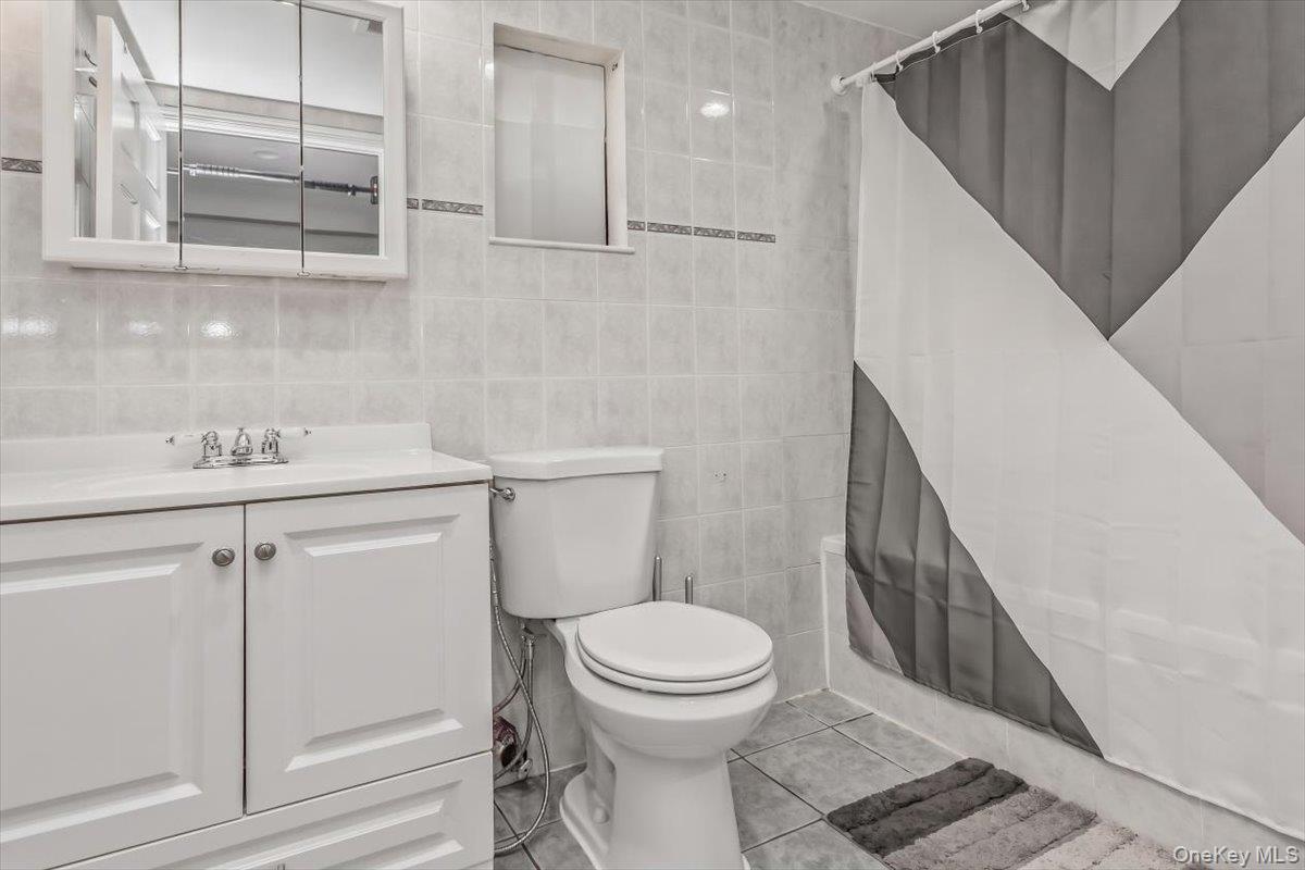Single Family Rawlins Avenue Bronx, NY 10465, MLS-1017978-32