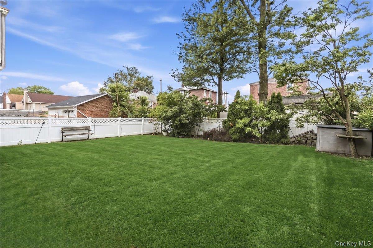 Single Family Rawlins Avenue Bronx, NY 10465, MLS-1017978-38