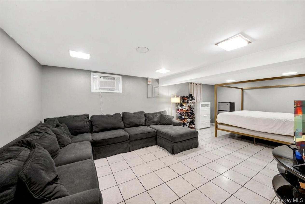 Single Family Young Avenue Westchester County, NY 10710, MLS-1018124-21