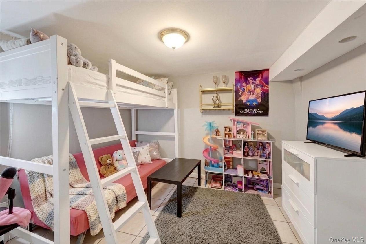 Single Family Young Avenue Westchester County, NY 10710, MLS-1018124-23