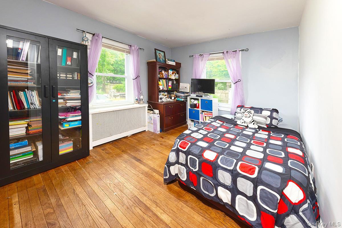 Single Family Van Cedar Street Se Suffolk County, NY 11717, MLS-1018126-11