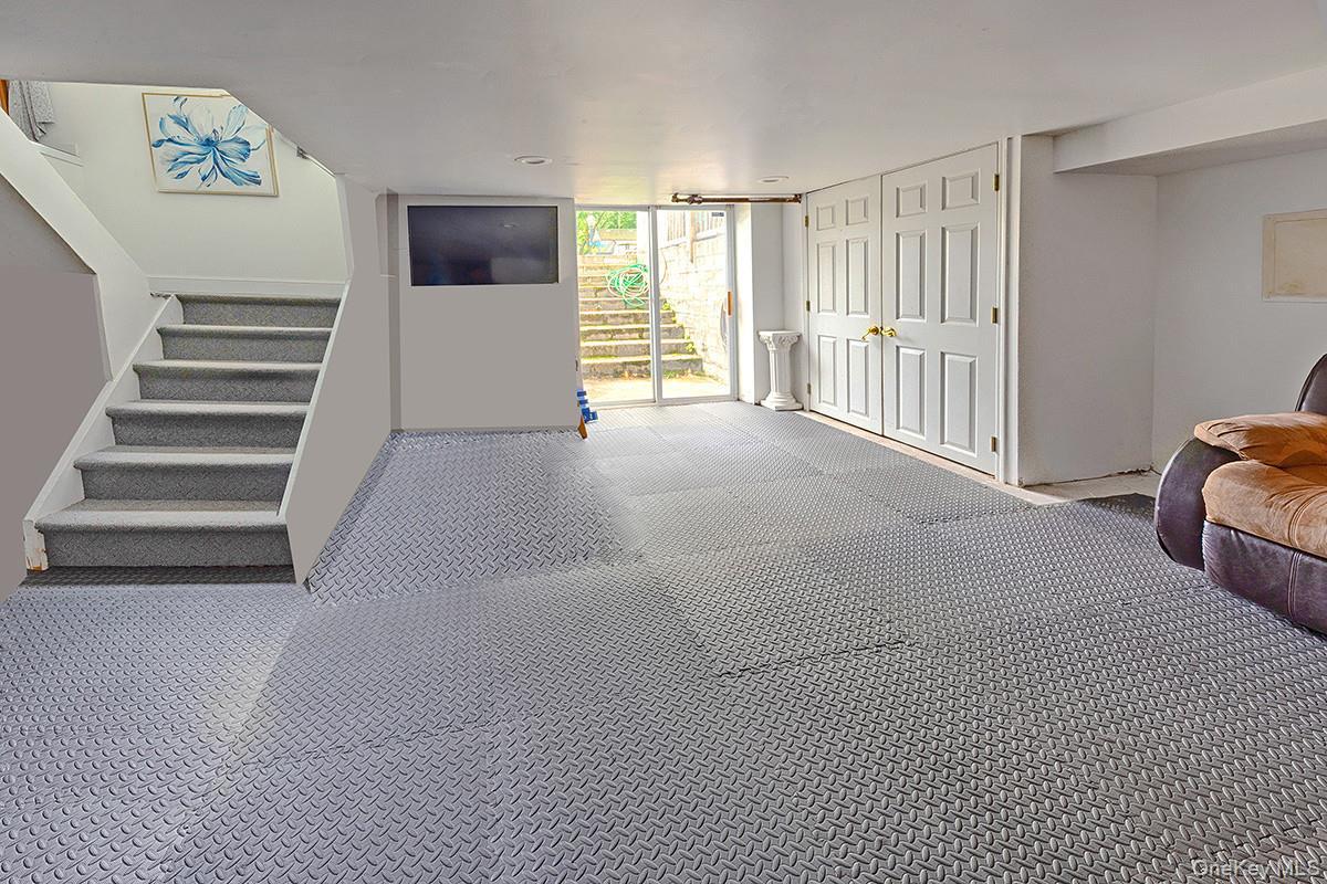 Single Family Van Cedar Street Se Suffolk County, NY 11717, MLS-1018126-18