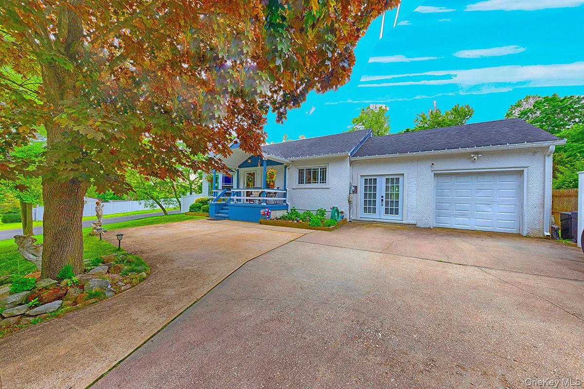 Single Family Van Cedar Street Se Suffolk County, NY 11717, MLS-1018126-4