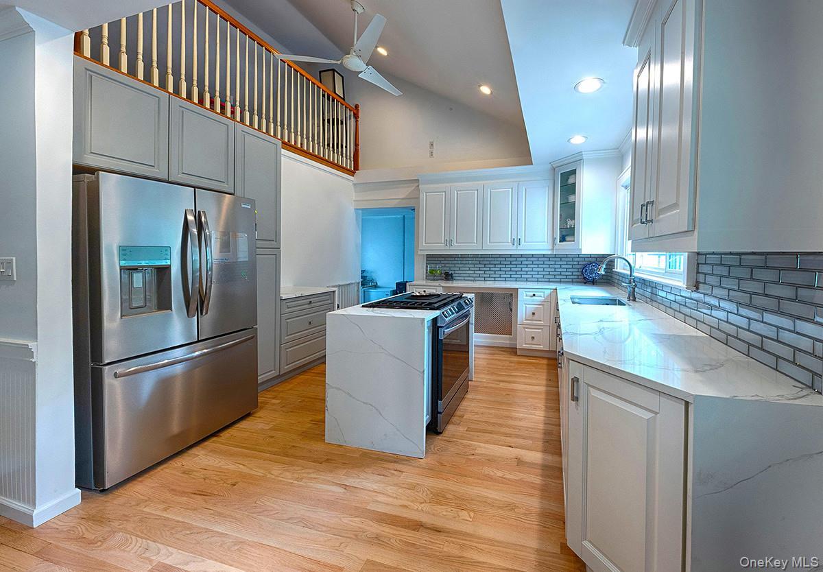 Single Family Van Cedar Street Se Suffolk County, NY 11717, MLS-1018126-6