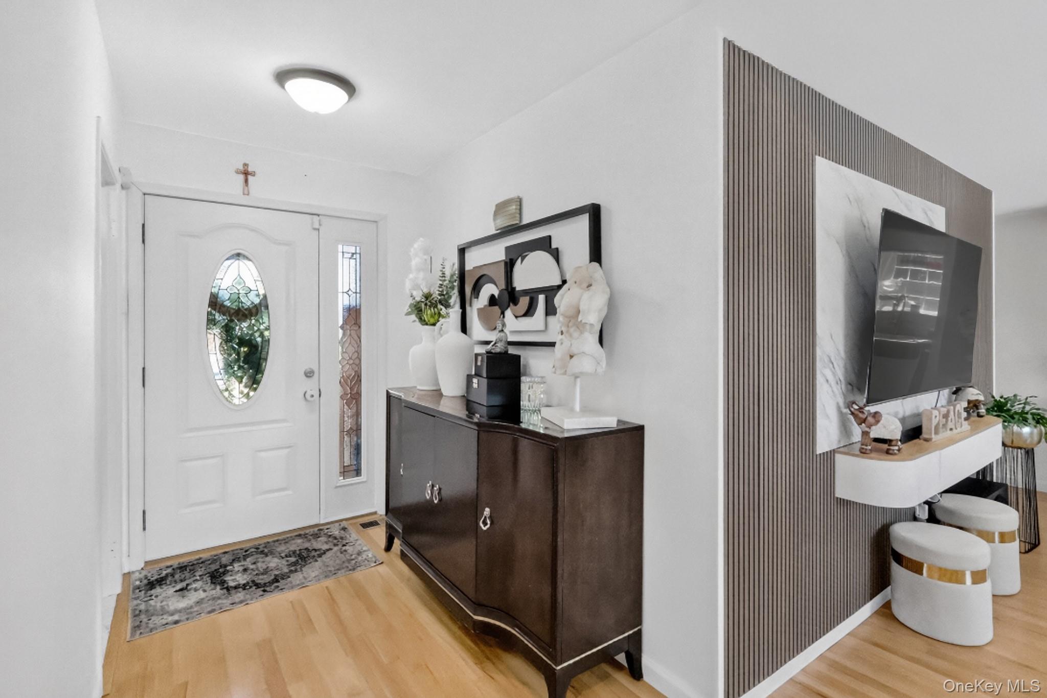 Single Family Woodlawn Avenue  Suffolk County, NY 11940, MLS-1018159-17