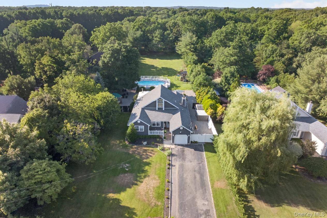 Single Family Woodlawn Avenue  Suffolk County, NY 11940, MLS-1018159-40