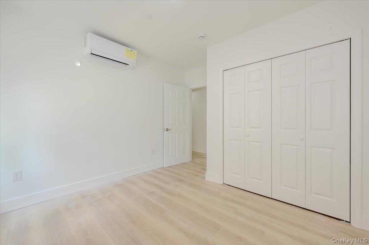 Single Family Young Avenue Bronx, NY 10469, MLS-1018189-10