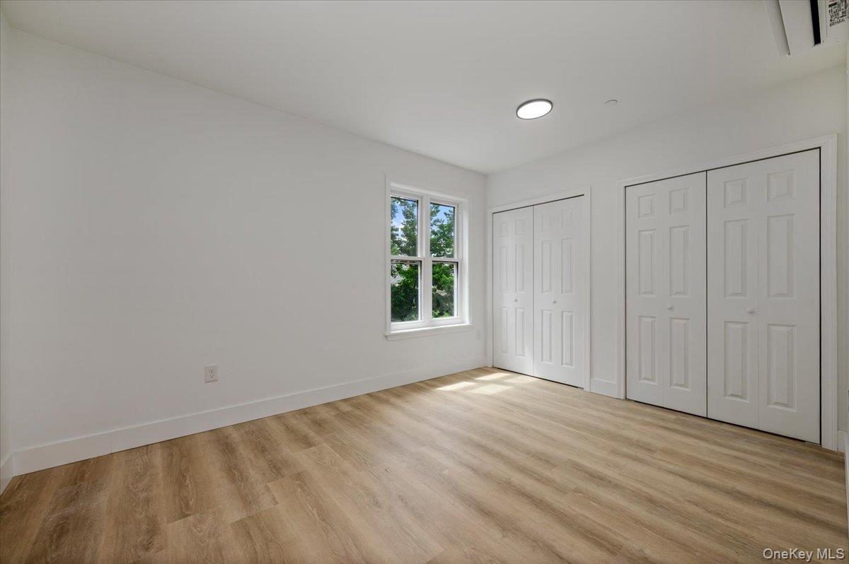 Single Family Young Avenue Bronx, NY 10469, MLS-1018189-11