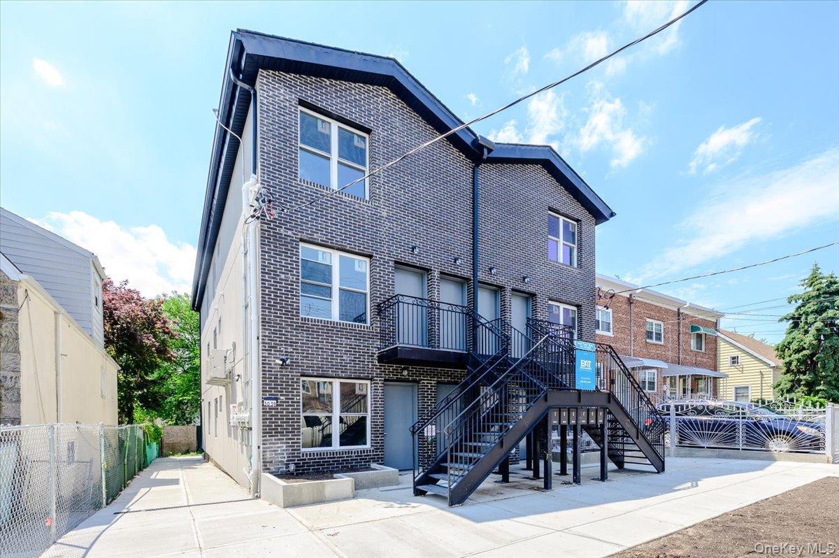 Single Family Young Avenue Bronx, NY 10469, MLS-1018189-2