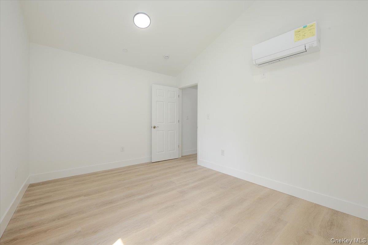 Single Family Young Avenue Bronx, NY 10469, MLS-1018189-23