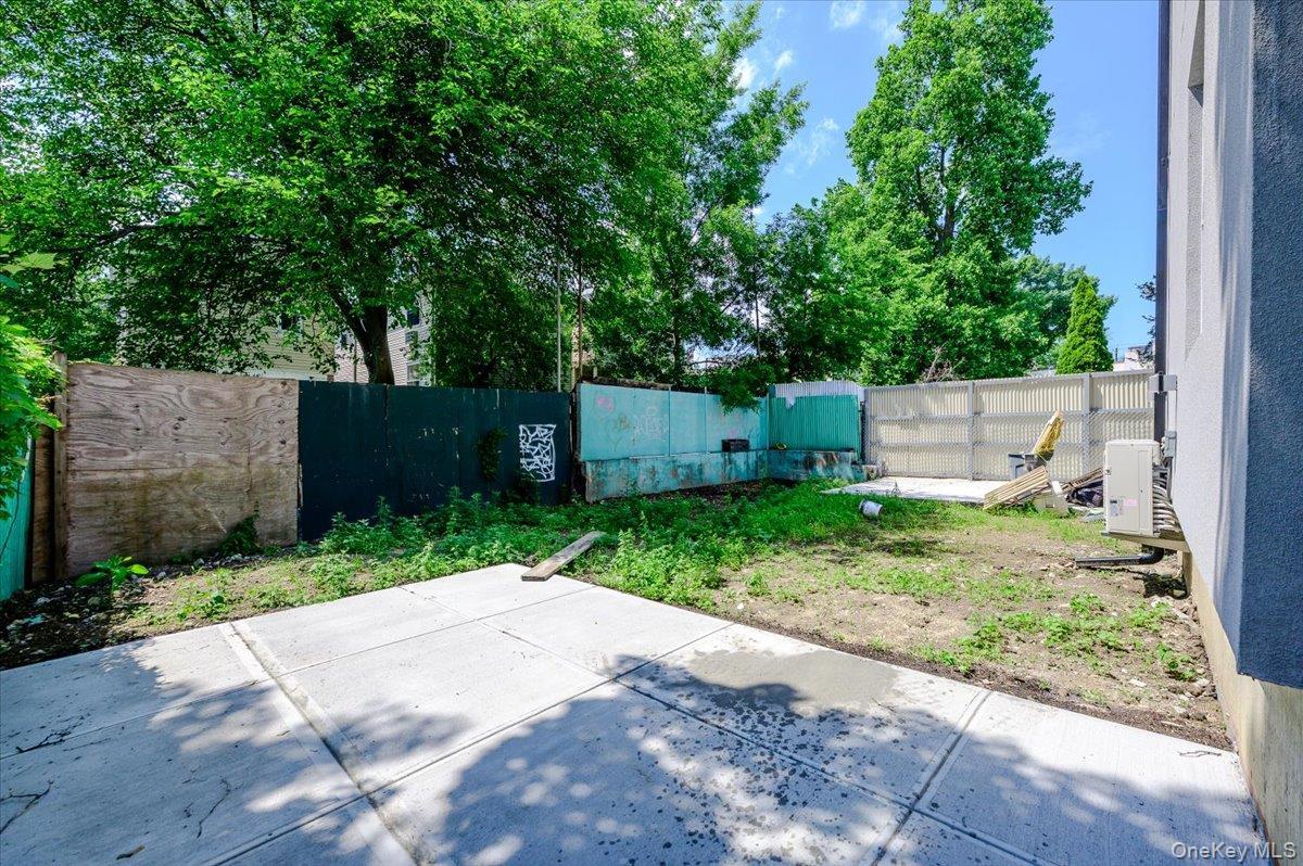Single Family Young Avenue Bronx, NY 10469, MLS-1018189-25