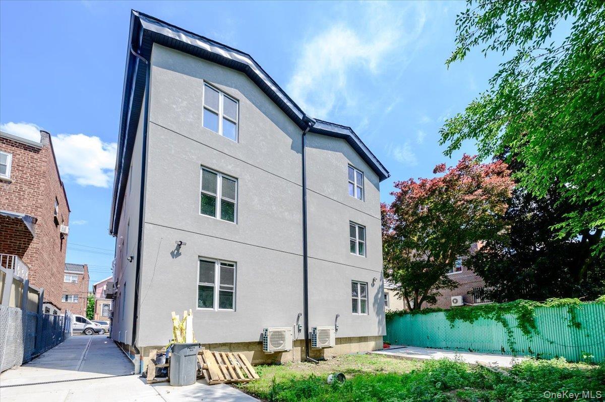 Single Family Young Avenue Bronx, NY 10469, MLS-1018189-26
