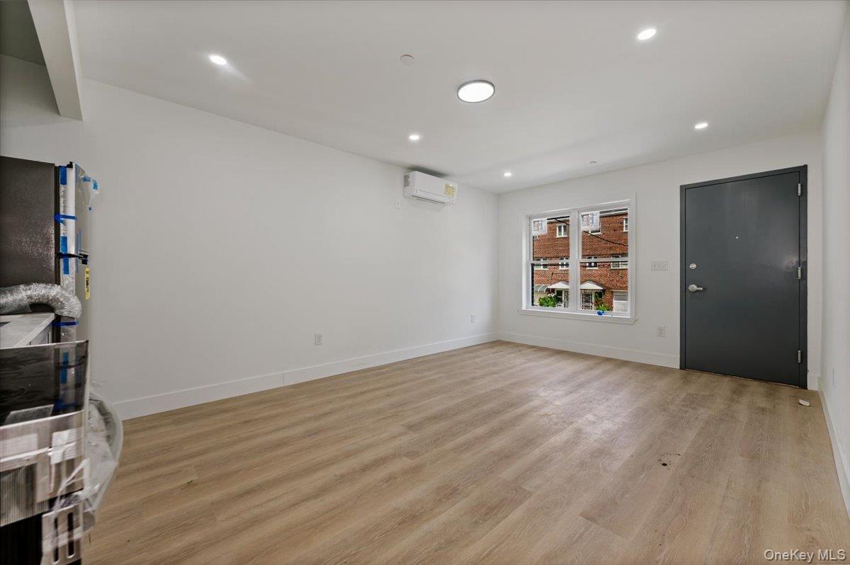 Single Family Young Avenue Bronx, NY 10469, MLS-1018189-3