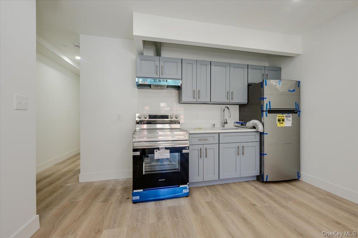 Single Family Young Avenue Bronx, NY 10469, MLS-1018189-5