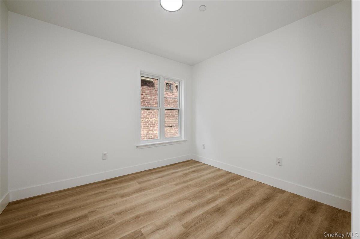 Single Family Young Avenue Bronx, NY 10469, MLS-1018189-7