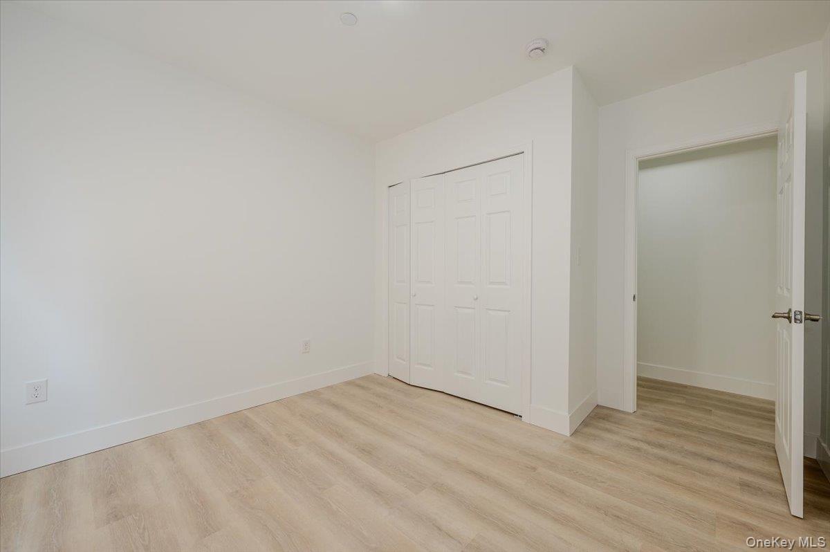 Single Family Young Avenue Bronx, NY 10469, MLS-1018189-8