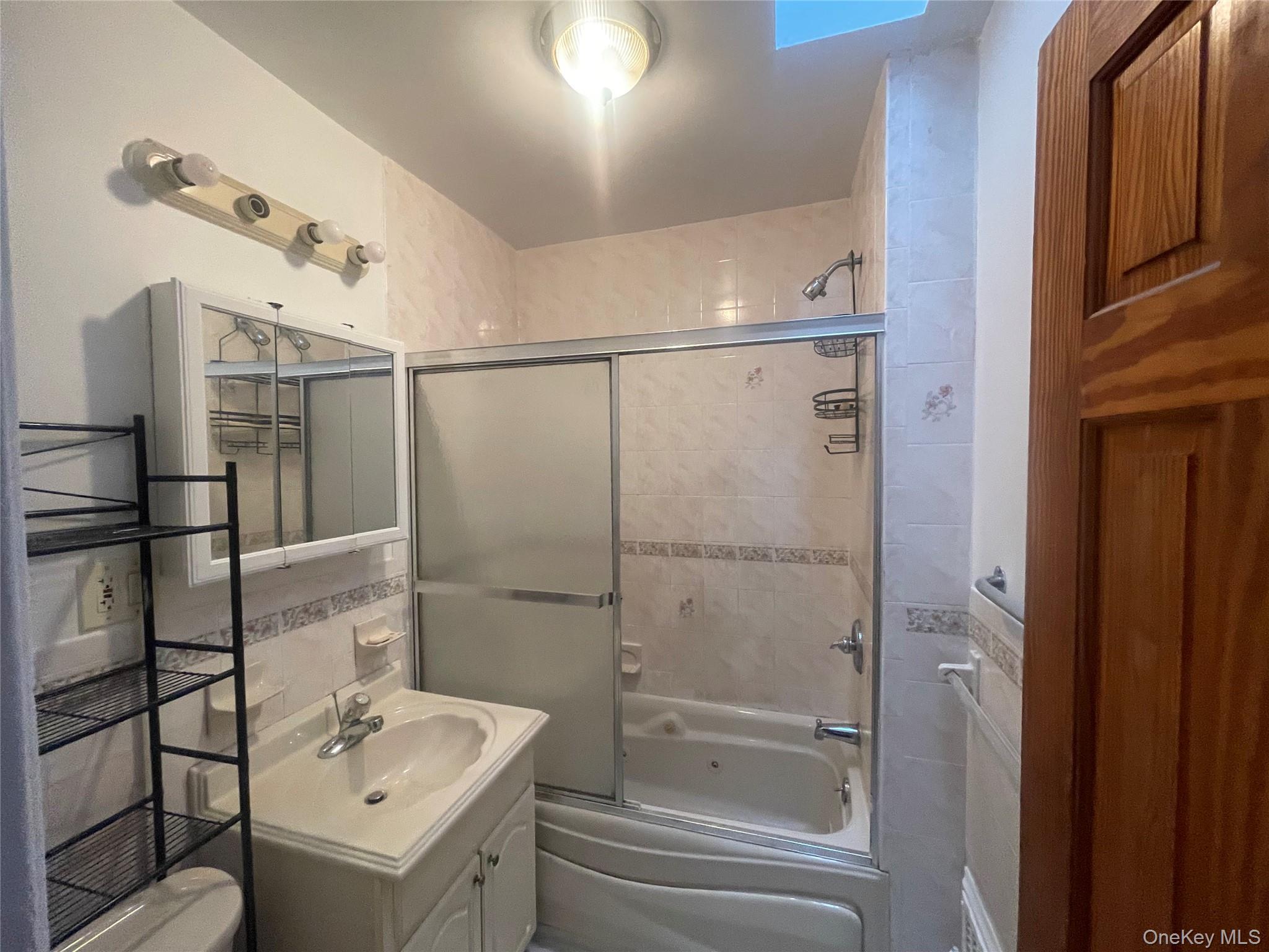 Single Family Gunther  Bronx, NY 10469, MLS-1018213-5