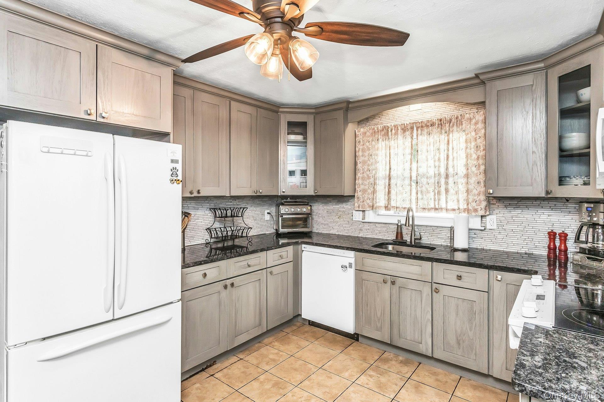 Single Family Lambert Avenue  Suffolk County, NY 11950, MLS-1018215-13
