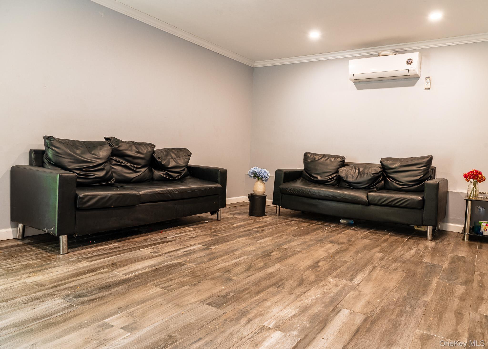 Single Family 157th Street  Queens, NY 11357, MLS-1018239-23