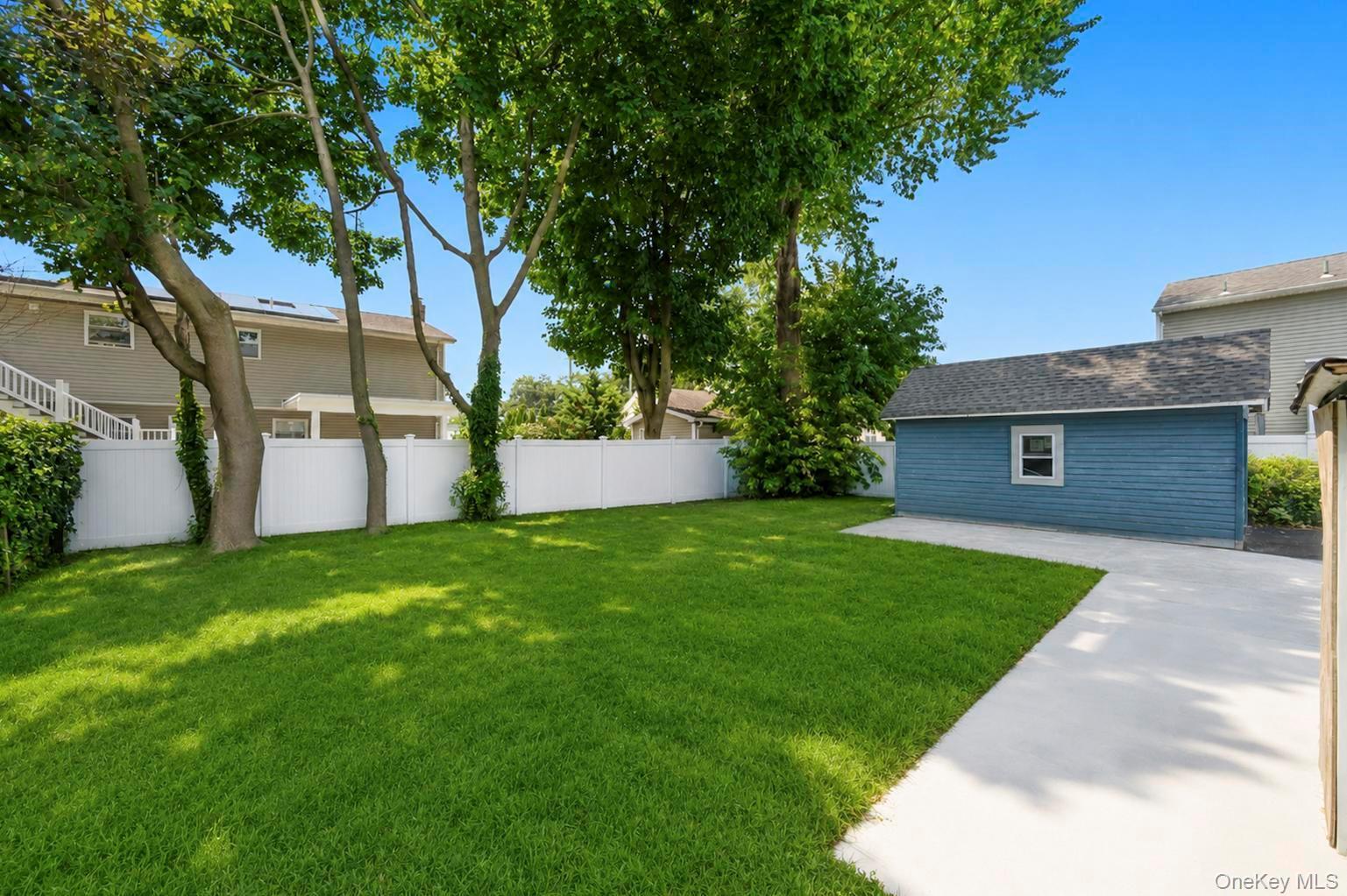 Single Family Flanders Place  Suffolk County, NY 11704, MLS-1018271-10
