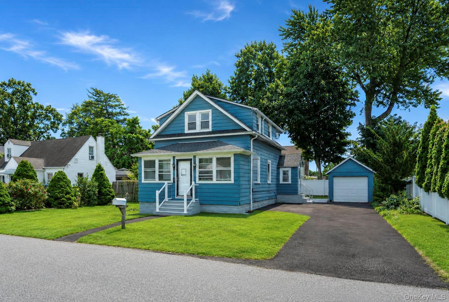 Single Family Flanders Place  Suffolk County, NY 11704, MLS-1018271-3