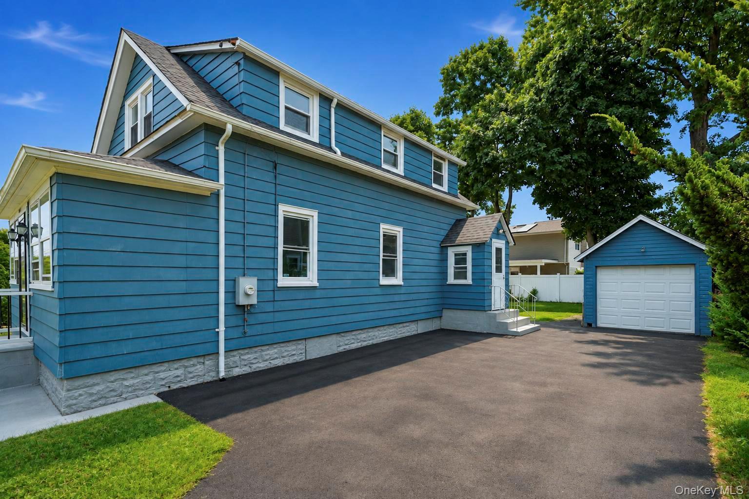 Single Family Flanders Place  Suffolk County, NY 11704, MLS-1018271-5