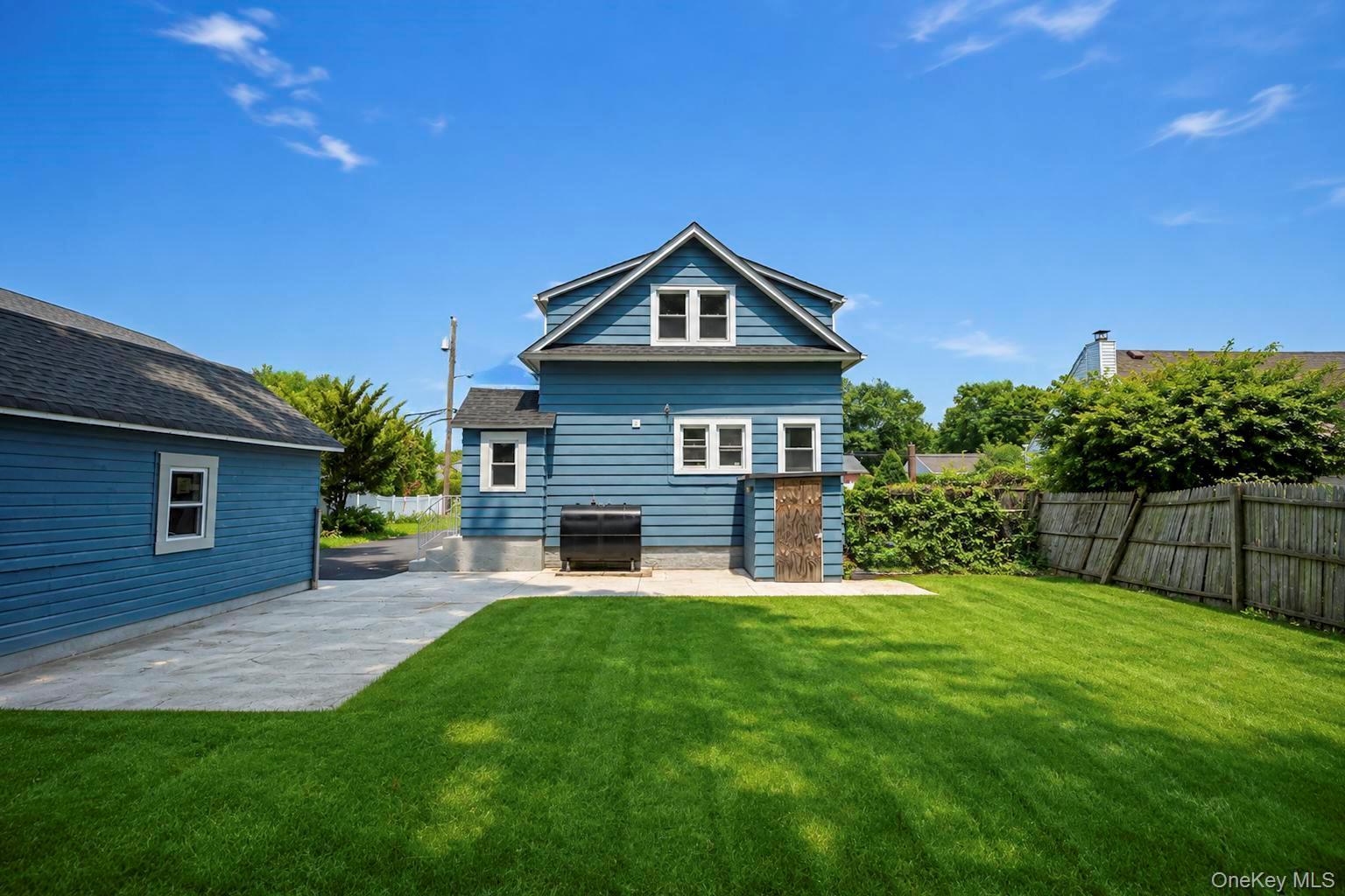 Single Family Flanders Place  Suffolk County, NY 11704, MLS-1018271-8