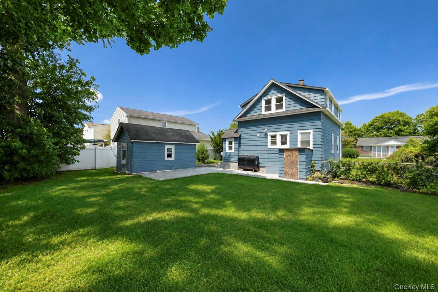 Single Family Flanders Place  Suffolk County, NY 11704, MLS-1018271-9