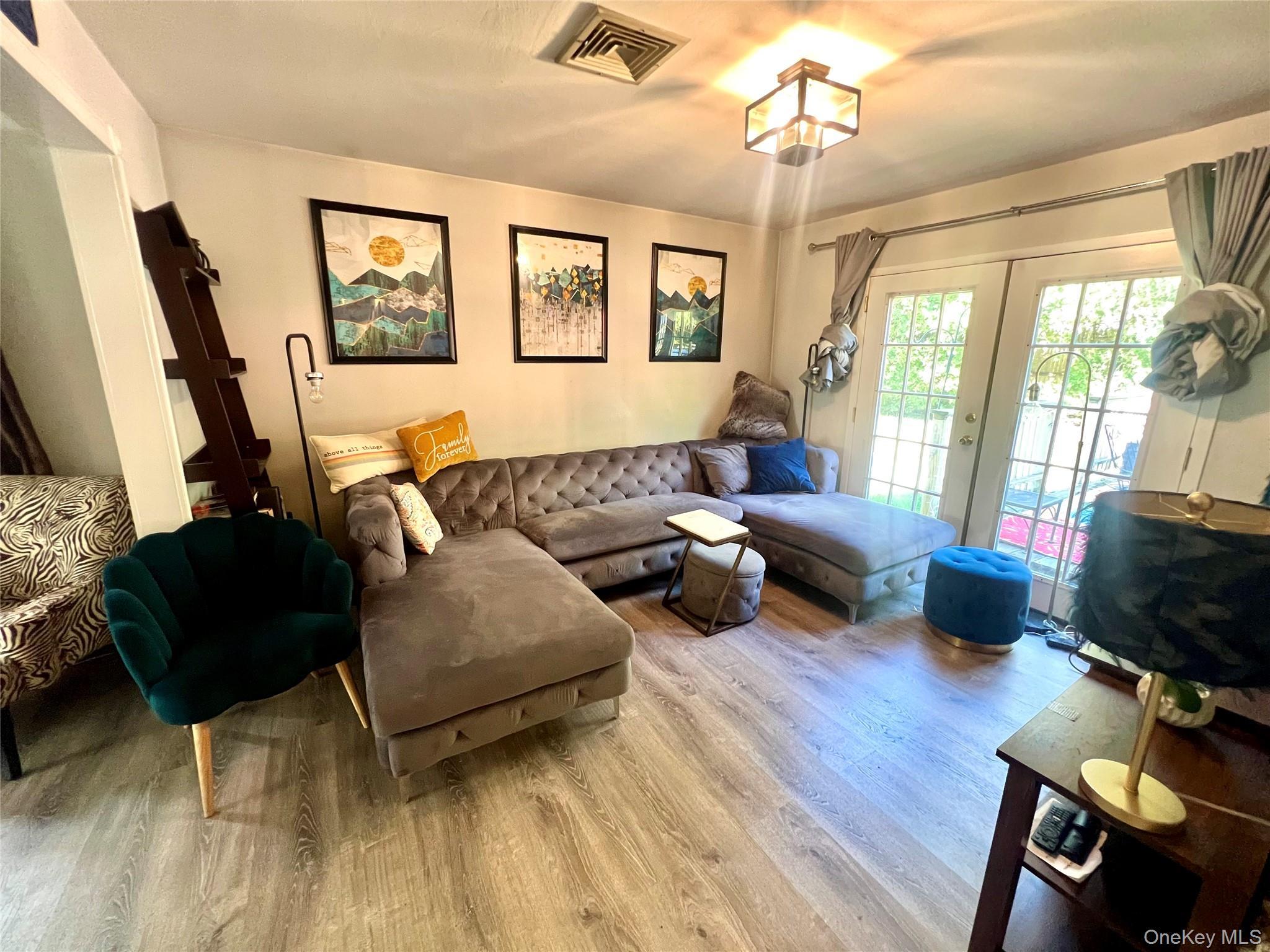 Single Family Peters Lane  Suffolk County, NY 11776, MLS-1018295-21