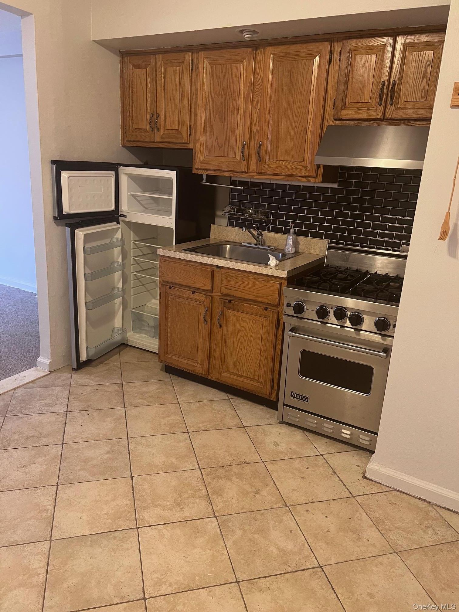 Apartment Yellowstone Boulevard Queens, NY 11375, MLS-1018300-2