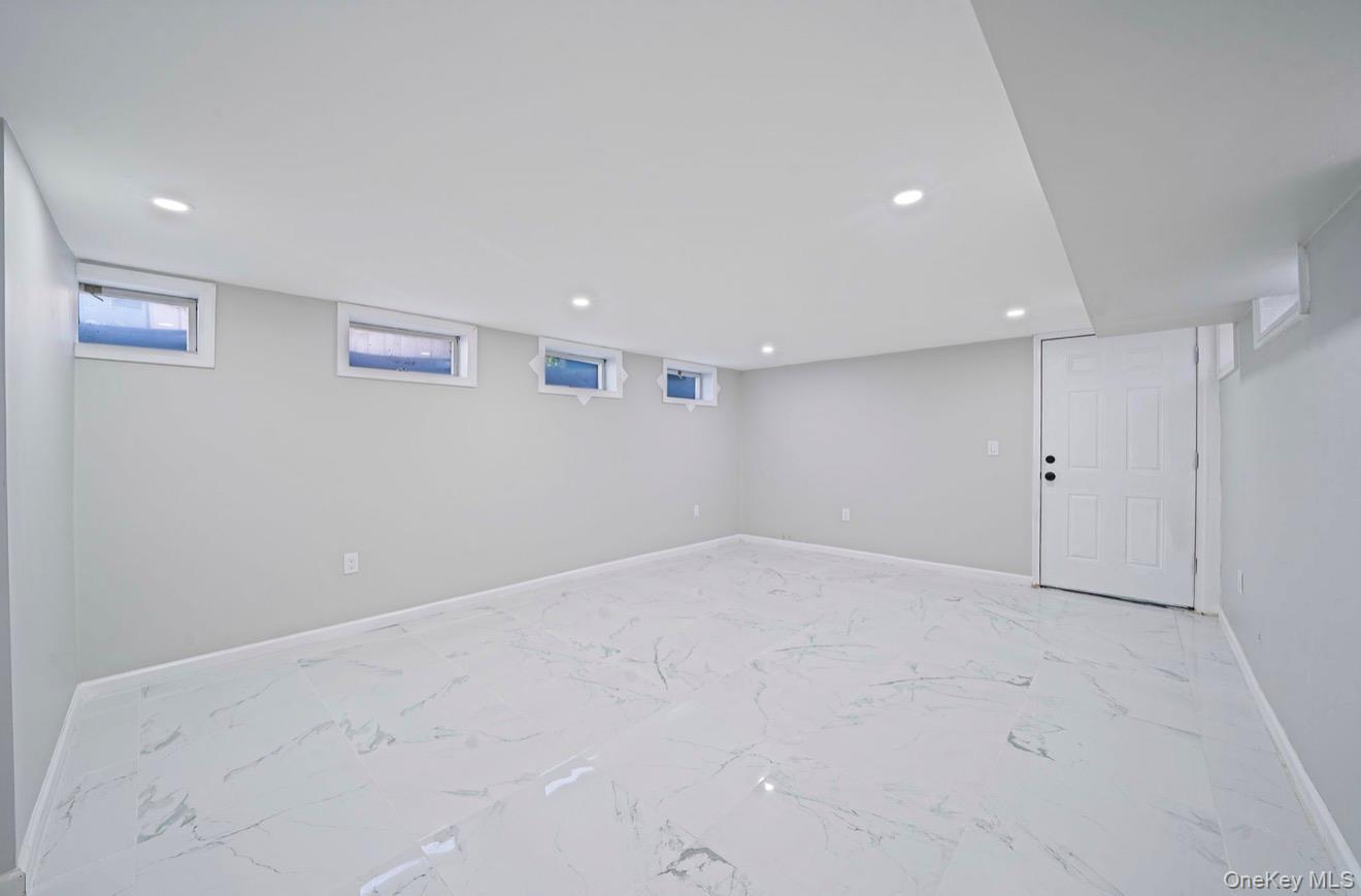 Single Family Washington Avenue Nassau County, NY 11552, MLS-1018328-22