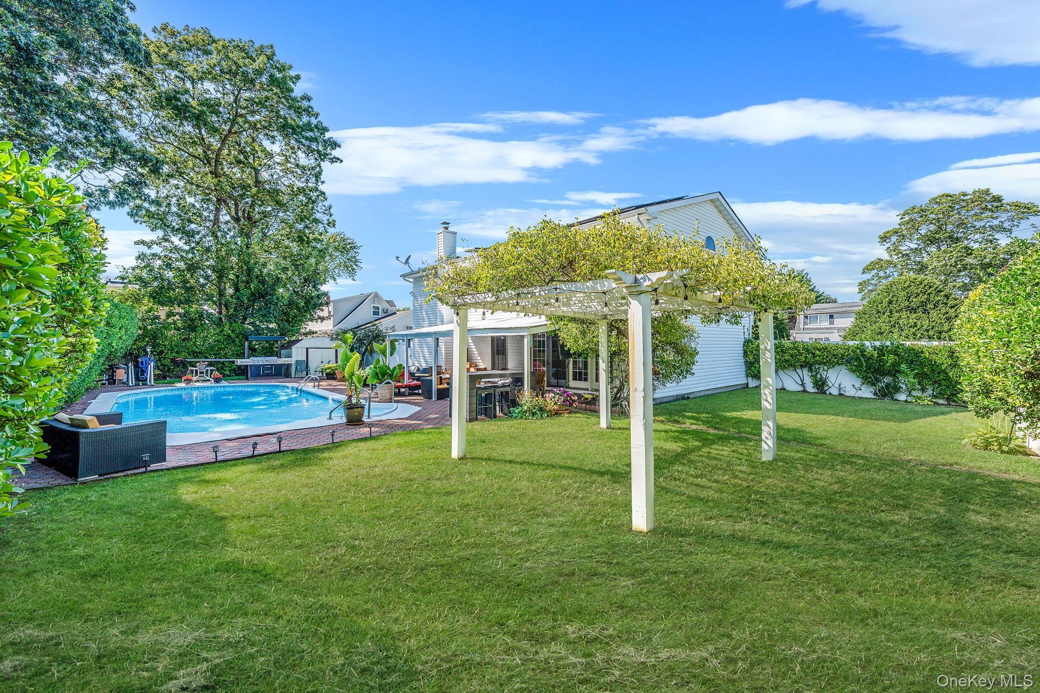 Single Family Scudder Avenue Suffolk County, NY 11726, MLS-1018332-31