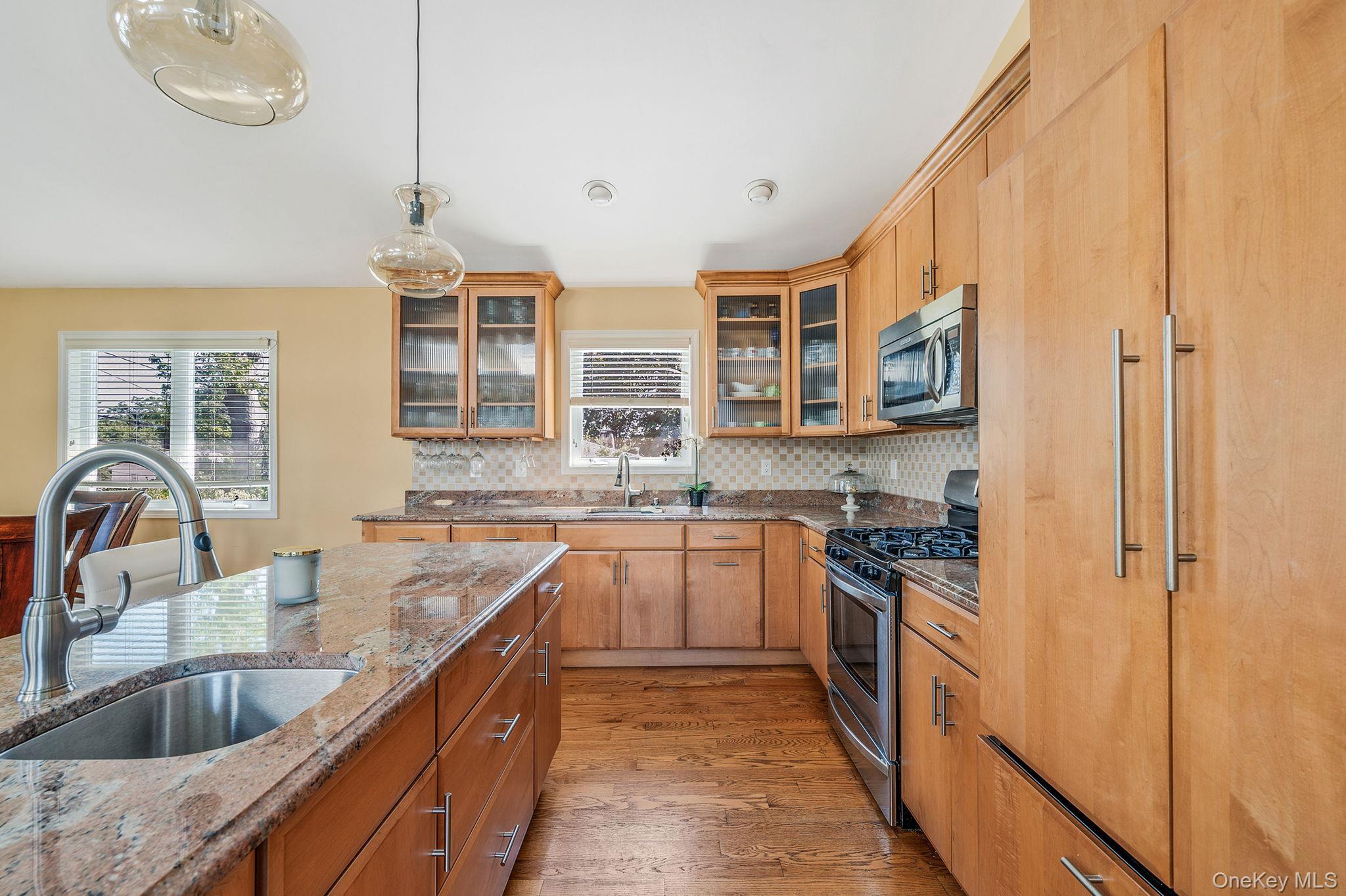 Single Family Scudder Avenue Suffolk County, NY 11726, MLS-1018332-7